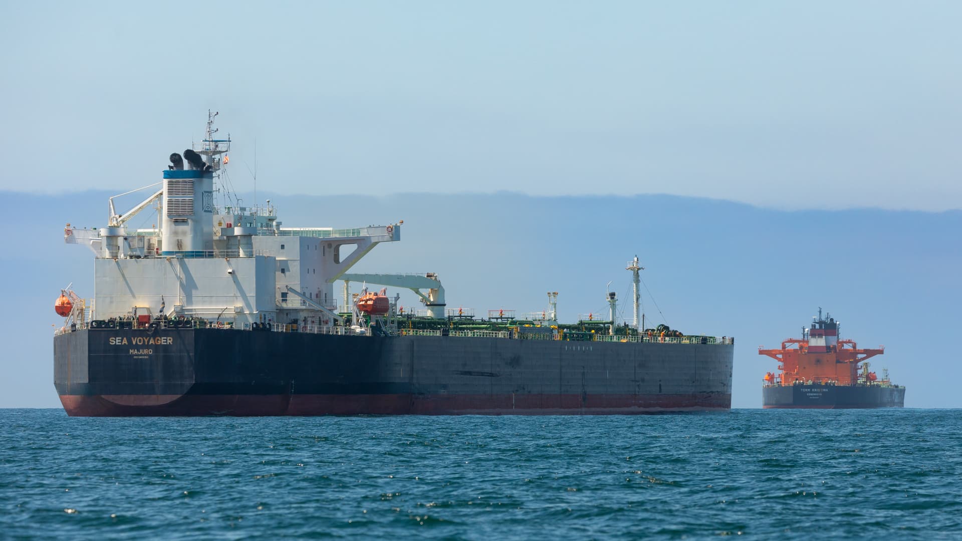 Why Oil's 4% Drop May Strip the Hormuz Risk Premium