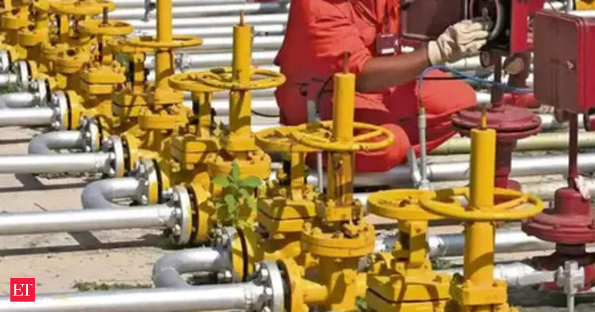 Worker Shortage Threatens India's Piped Gas 2030 Target